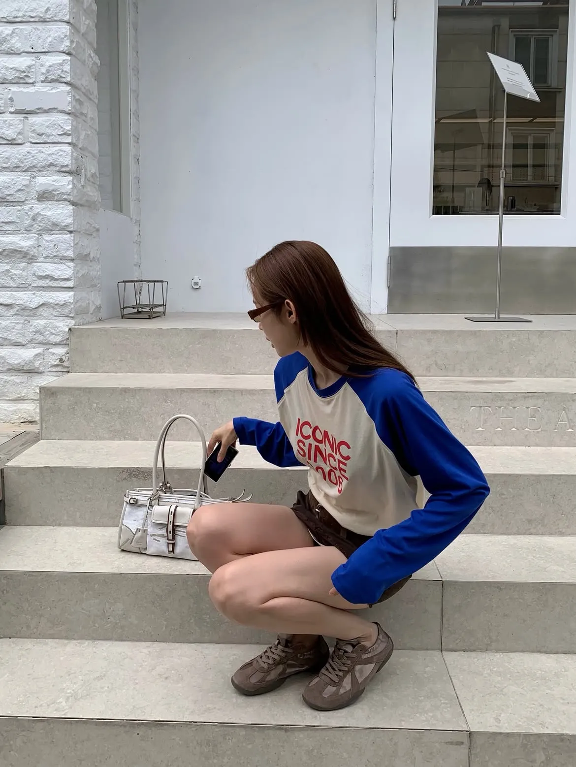 차정원이 신은 에스프레소 또는 코코아 운동화 상세 1