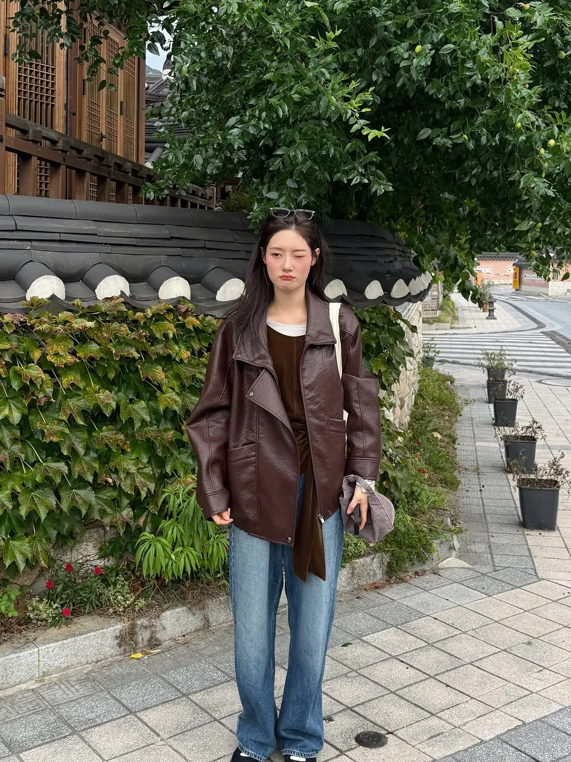 가을? 가을?!!? 완벽한 계절매칭 정채연 와인 레더 자켓 상세 1