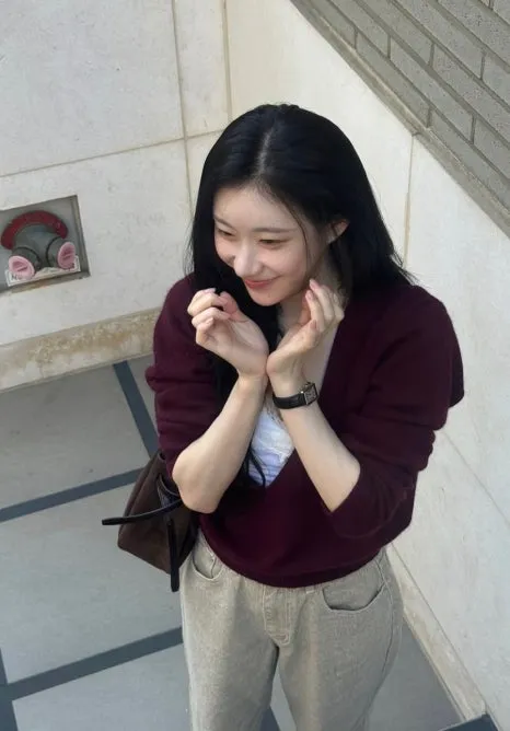 채령 가을 분위기 대박인 퍼플코어 니트는 어디꺼지? 상품 이미지